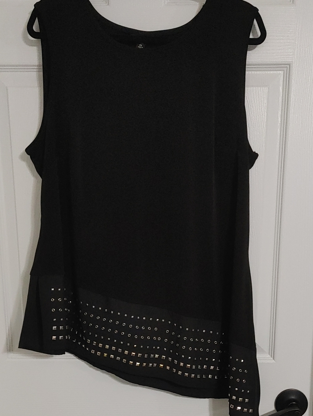 Roz & Ali Black Sleeveless Tank with Studded Assymetrical Hem Minimalist Sz 2X